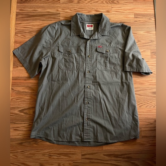 Men’s Wrangler Short Sleeve Button Up Bundle *Large & XL* - Picture 2 of 7